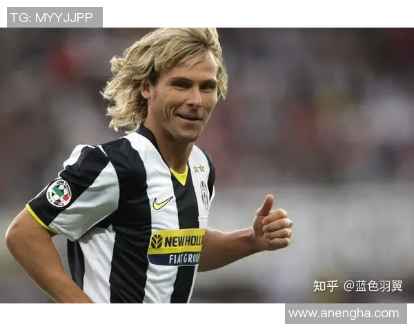 揭开神秘面纱一起猜猜这些世界足球明星的真实身份与传奇故事